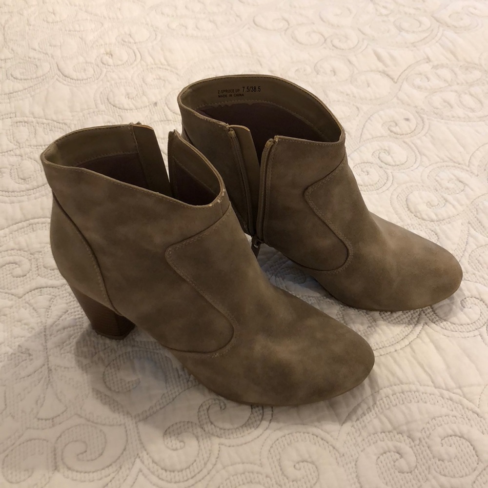 Chinese Laundry Gray Suede Bootie